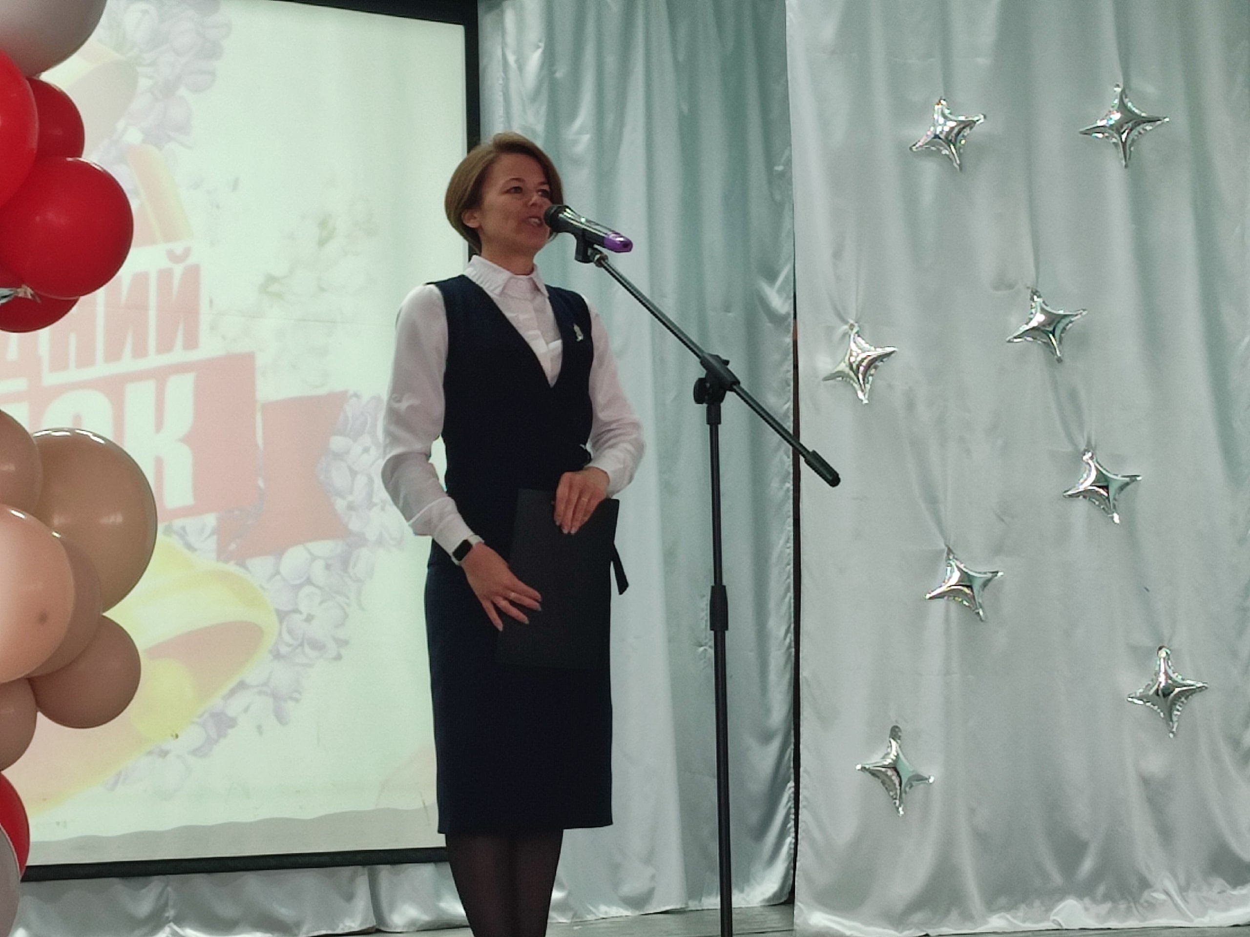выпускники.